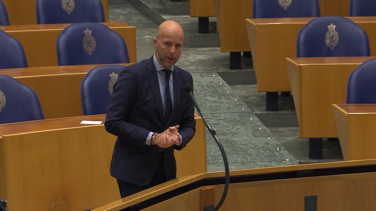Ophef om uitspraak D66-Kamerlid De Groot over ‘gestreste wormen’: ‘Knettergek!’