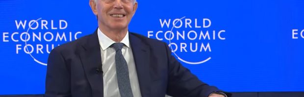 Tony Blair pleit op het WEF voor ‘digitale infrastructuur’ om bij te houden wie gevaccineerd is