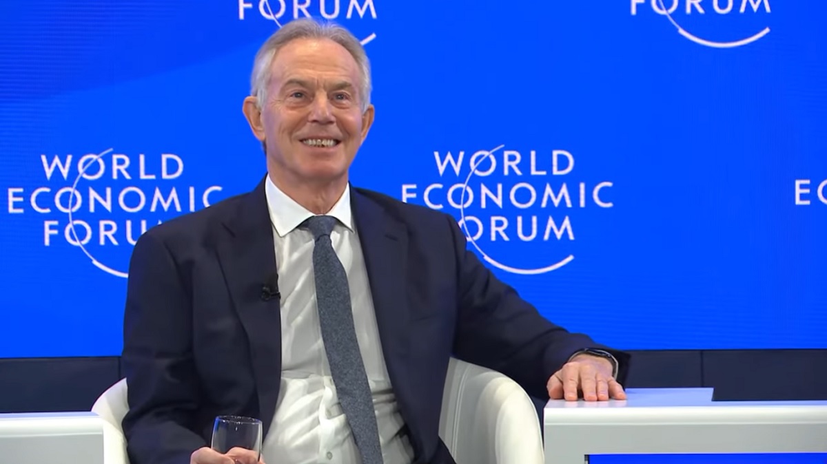 Tony Blair pleit op het WEF voor ‘digitale infrastructuur’ om bij te houden wie gevaccineerd is