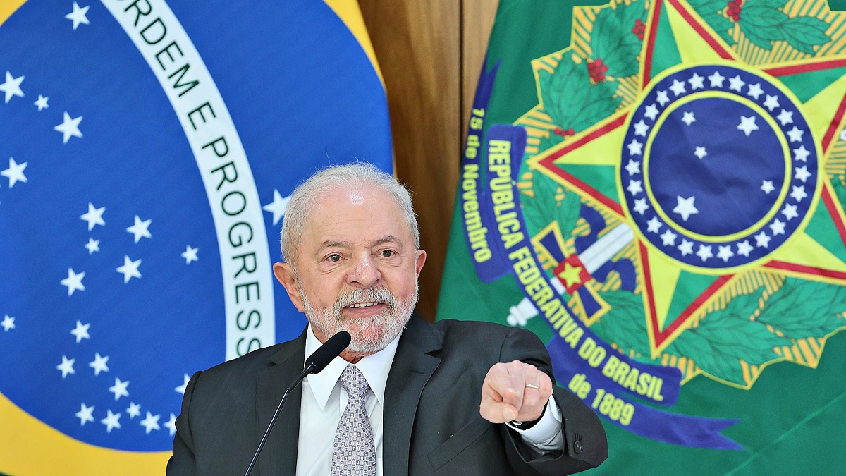 Nieuwe president Brazilië zet meteen de toon: geen prik, geen geld