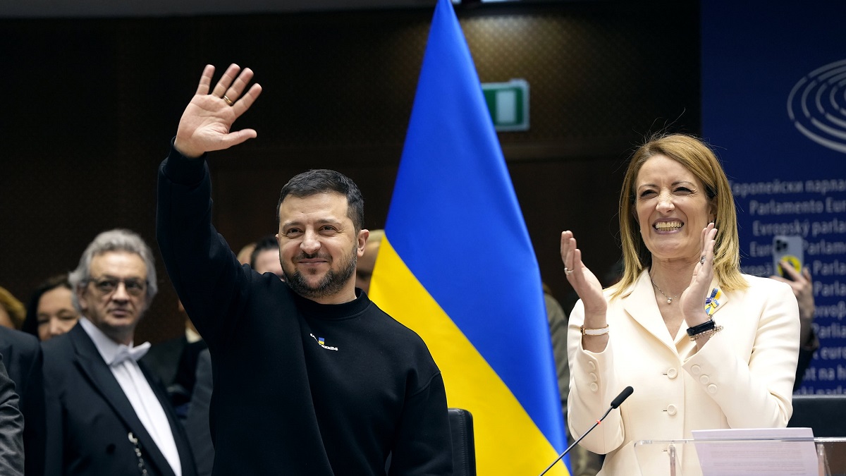 Kijk: Viktor Orban weigert te klappen voor president Zelenski