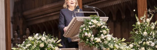Hillary Clinton waarschuwt: ‘we verliezen de totale controle’ als sociale media stoppen met censureren