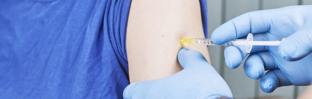 Arts onthult hoeveel mensen met vaccinatieschade hij al heeft behandeld