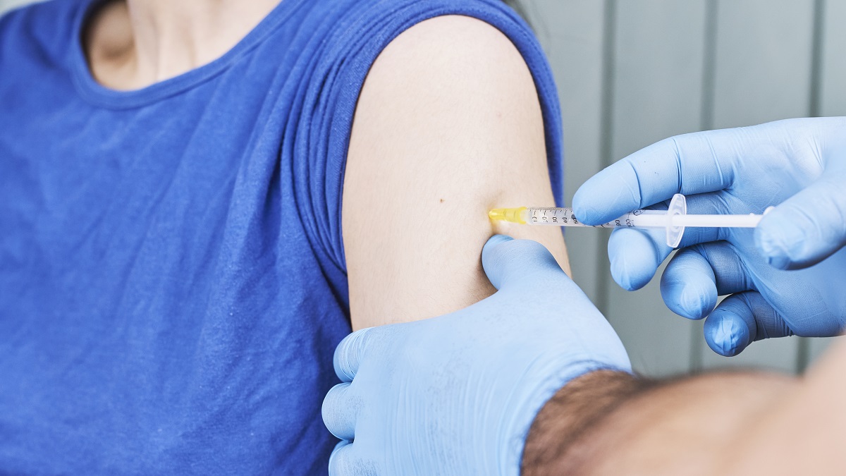 Arts onthult hoeveel mensen met vaccinatieschade hij al heeft behandeld