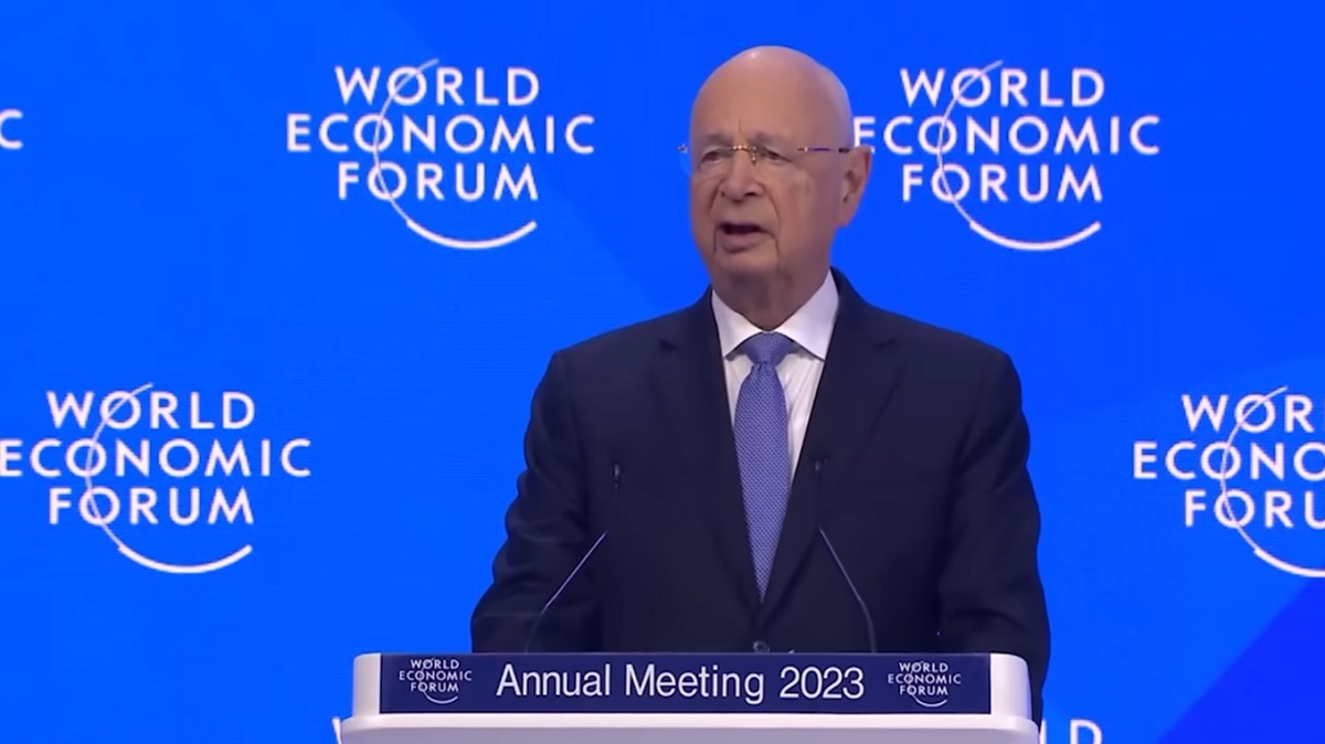 12-jarig meisje ‘springt uit haar vel’ tegen Klaus Schwab: ‘Hoe durf je!’