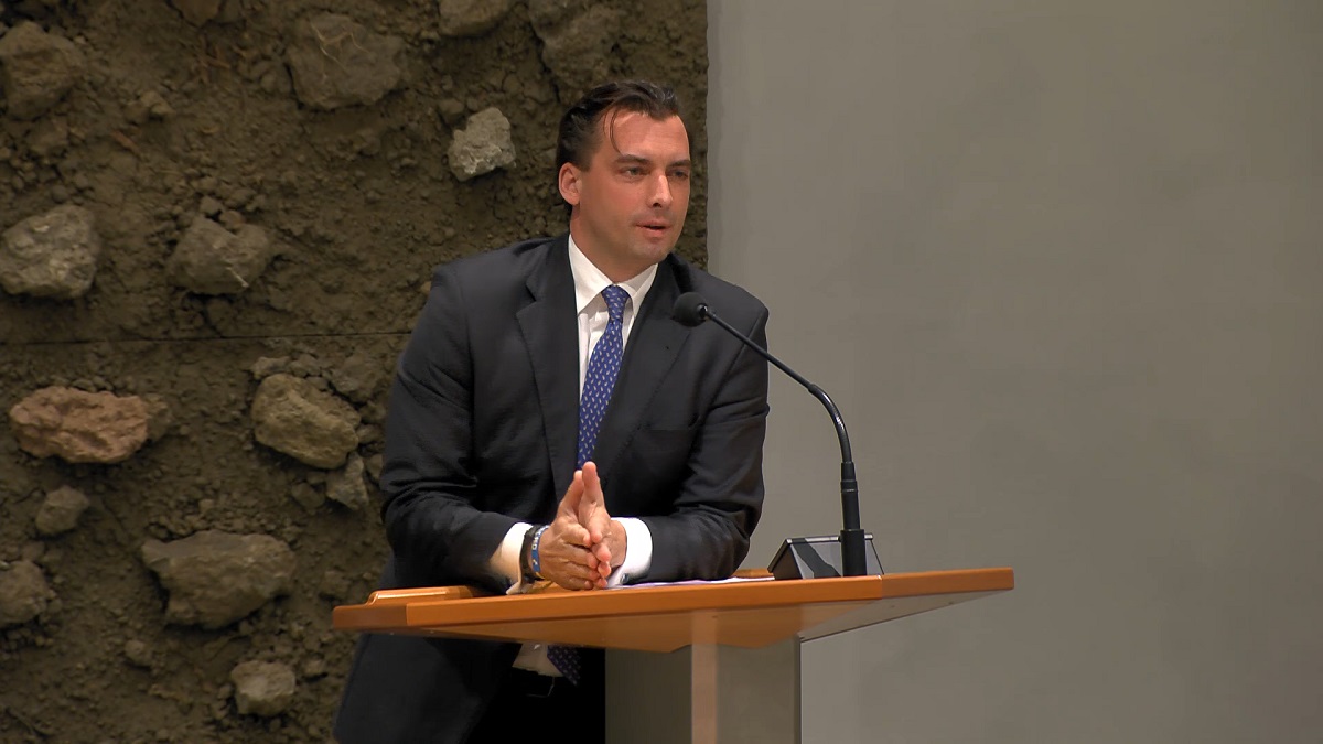 Hier wordt non-verbaal de grootste medische misdaad van de eeuw aan de kaak gesteld door Baudet