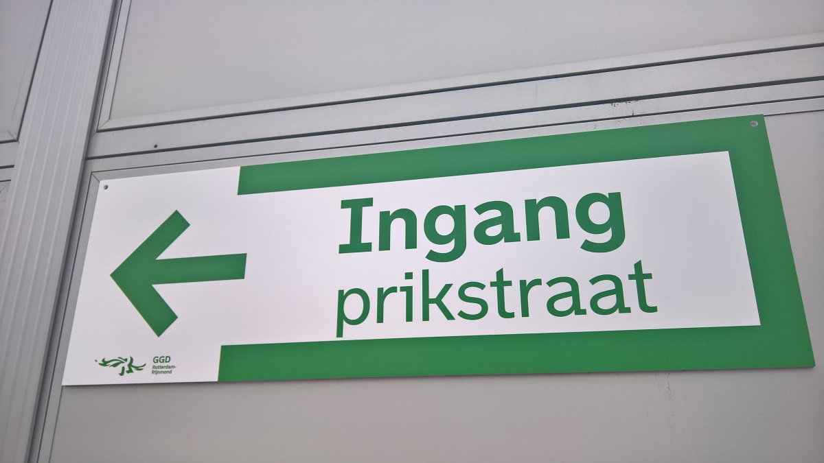 Bizarre reactie ambtenaren op zorgwekkende signalen tijdens vaccinatiecampagne: ‘Verbijsterend dat dit kon gebeuren’