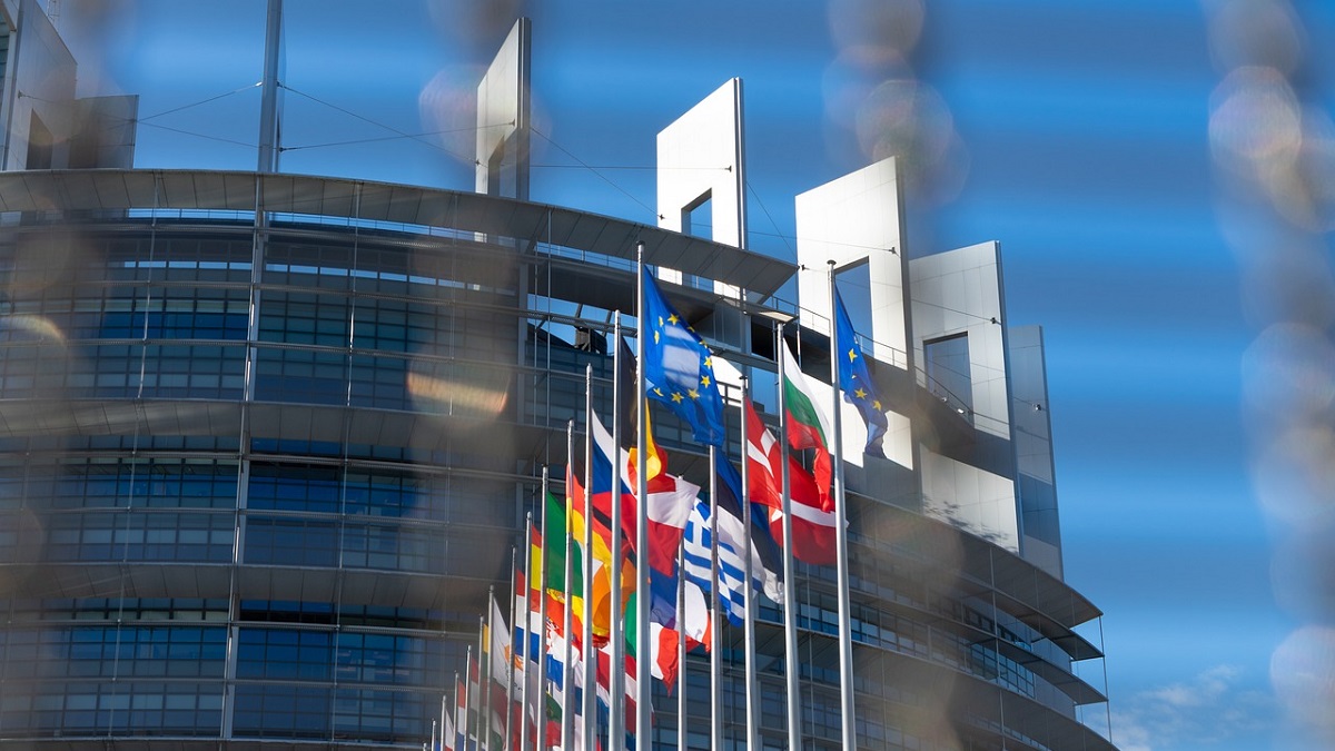 ‘Europese dictatuur dendert door’: digitale identiteit wordt ons zonder debat door de strot geduwd