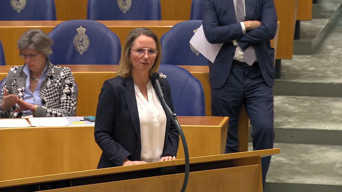 Fleur Agema woest op zorgminister: ‘HOU OP MET LIEGEN’