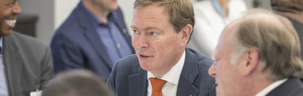 Minister Bruins zat in de raad van bestuur van dit World Economic Forum-initiatief, wat deed hij daar?