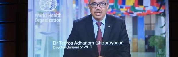 WHO-baas Tedros wil ‘agressiever’ optreden tegen ‘anti-vaxxers’