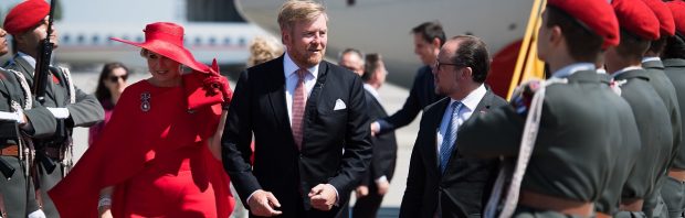 Schatrijke koning Willem-Alexander in Rotterdam: ‘We komen uit moeilijke tijden’