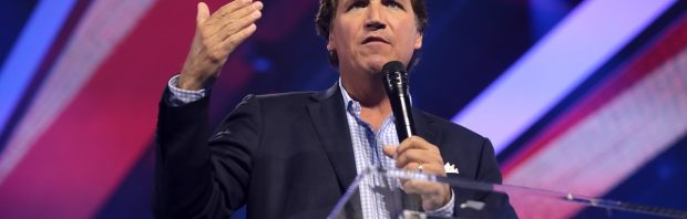 Kijk: Tucker Carlson komt te dicht bij de waarheid!