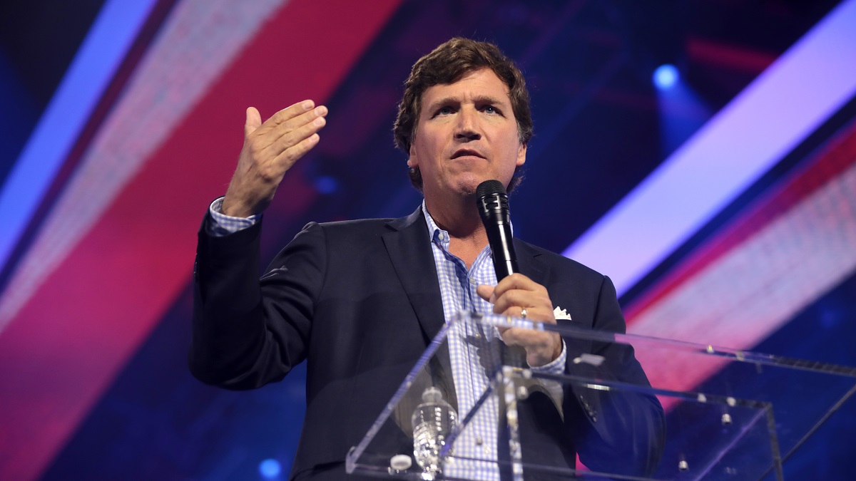 Kijk: Tucker Carlson komt te dicht bij de waarheid!