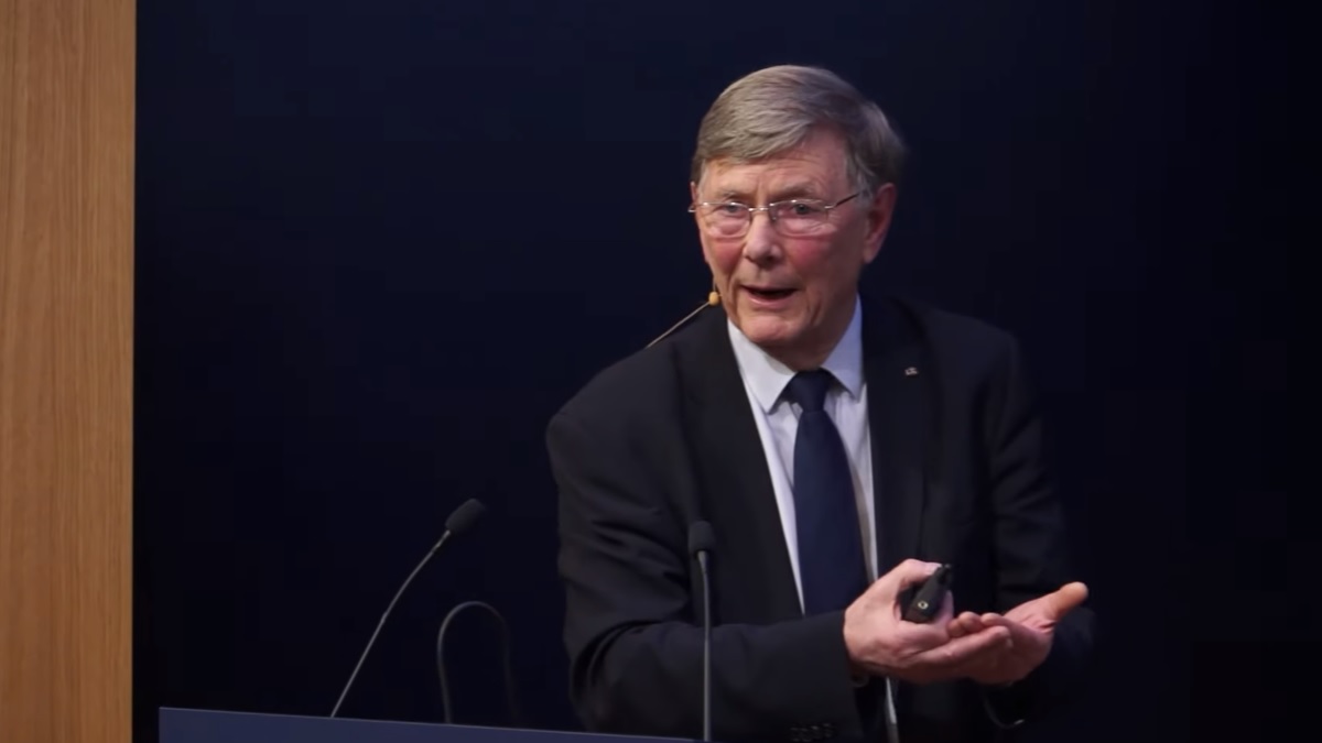 Ab Osterhaus vond lockdownbeleid veel te slap en wil bij een volgend virus strengere regels