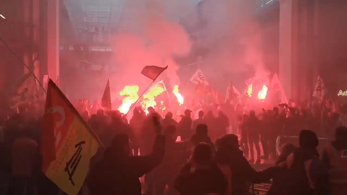 Demonstranten stürmen BlackRock-Büro in Paris