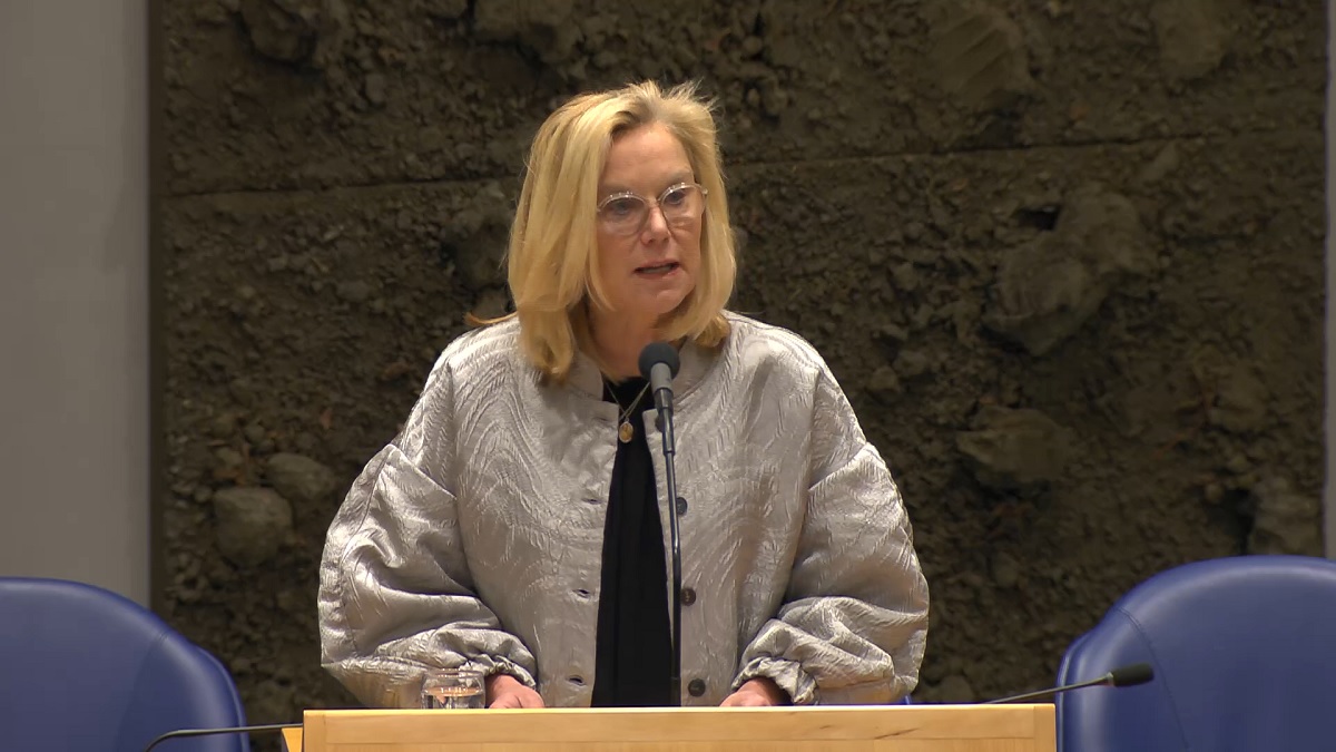 Kaag zegt dat Oekraïne ‘honderden miljarden’ nodig heeft: ‘Waanzin!’