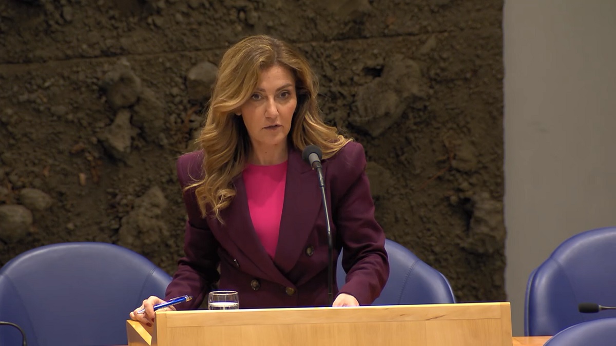 Minister Yesilgöz wil organisaties die ‘onze rechtsstaat ondermijnen’ stevig aanpakken, kritiek barst los