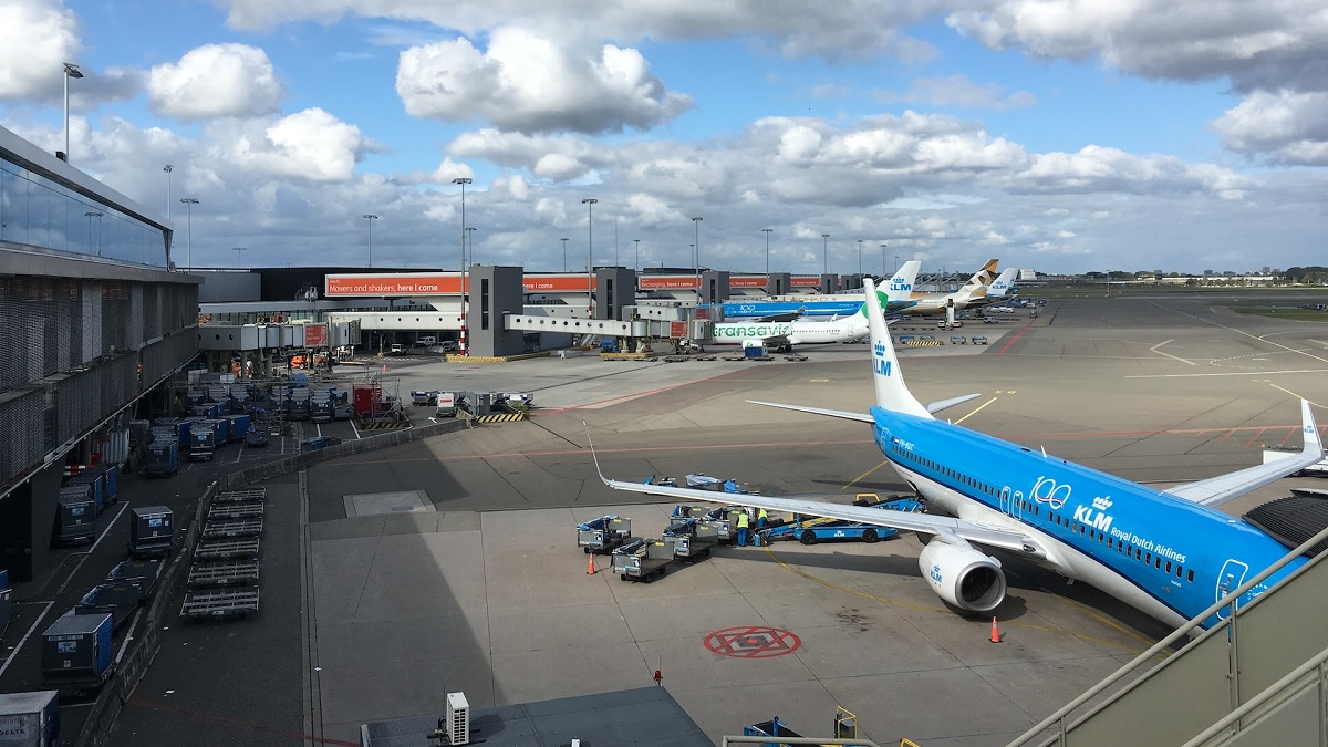 ‘U mag nooit meer op vakantie. U moet thuis blijven. En mond houden’