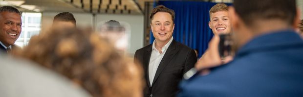 Vader van Elon Musk doet opmerkelijke uitspraken over ontvolkingsplannen Bill Gates