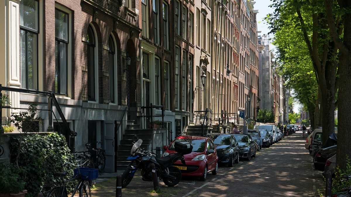 Belastingspecialist legt uit waarom auto’s en huizen onbetaalbaar worden