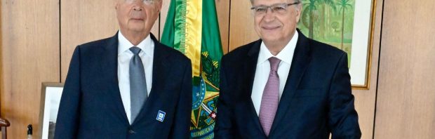 Kijk: Klaus Schwab druk bezig met het penetreren van kabinetten in Brazilië