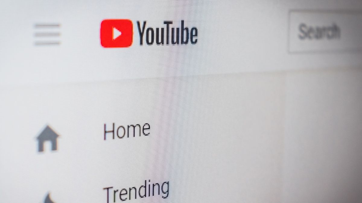 YouTube censureert maidenspeech van politicus, kijken dus: ’30 minuten aan waarheidsbommen’