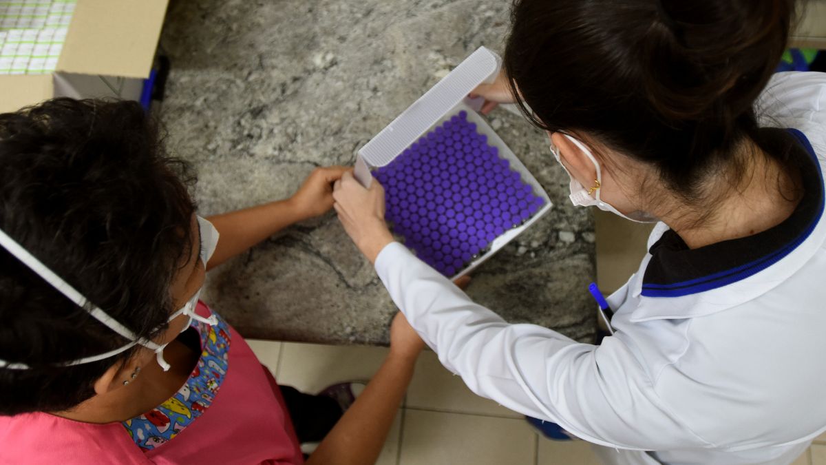 Medewerkers van Pfizer kregen vaccin uit ‘speciale batch’: ‘Opmerkelijk’