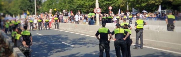 Dit is volgens Extinction Rebellion afschuwwekkend politiegeweld tegen vreedzame demonstranten