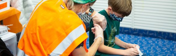 Grote Australische kranten berichten over link tussen covidvaccins en sterftepiek, Nederlandse pers zwijgt