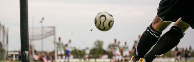 Het begint nu wel erg op te vallen dat sporters zomaar neerstorten of wegens hartklachten moeten stoppen