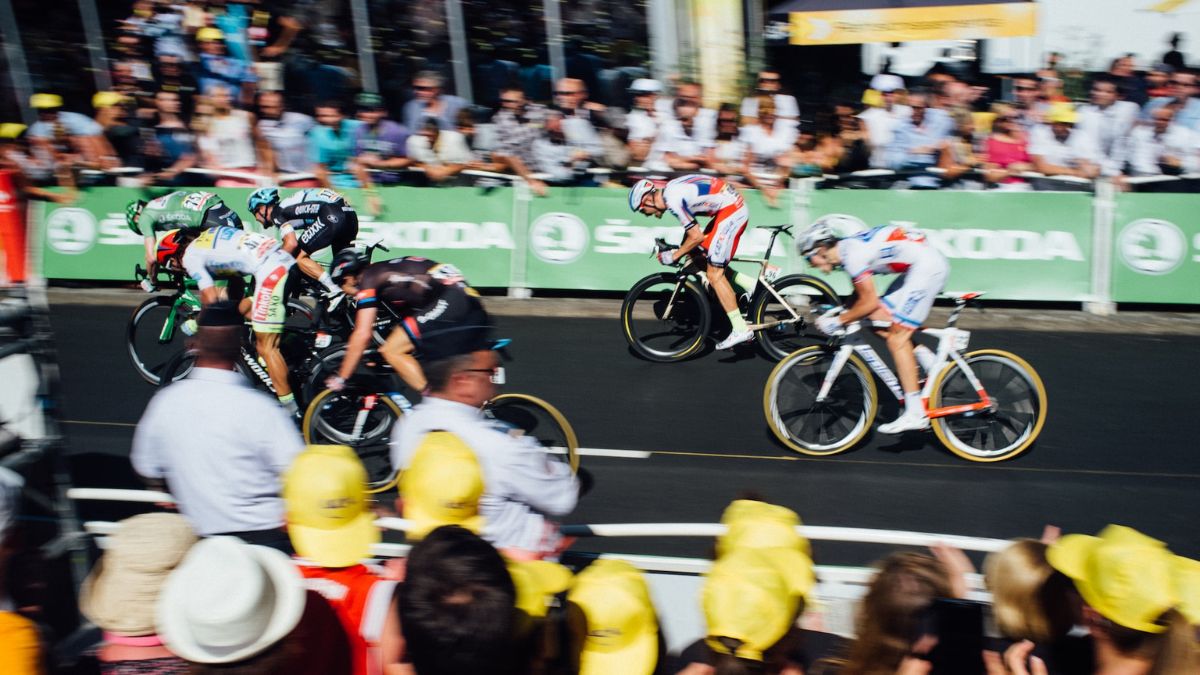 Le peloton cycliste est sous le charme de problèmes cardiaques : les cyclistes professionnels les uns après les autres doivent abandonner