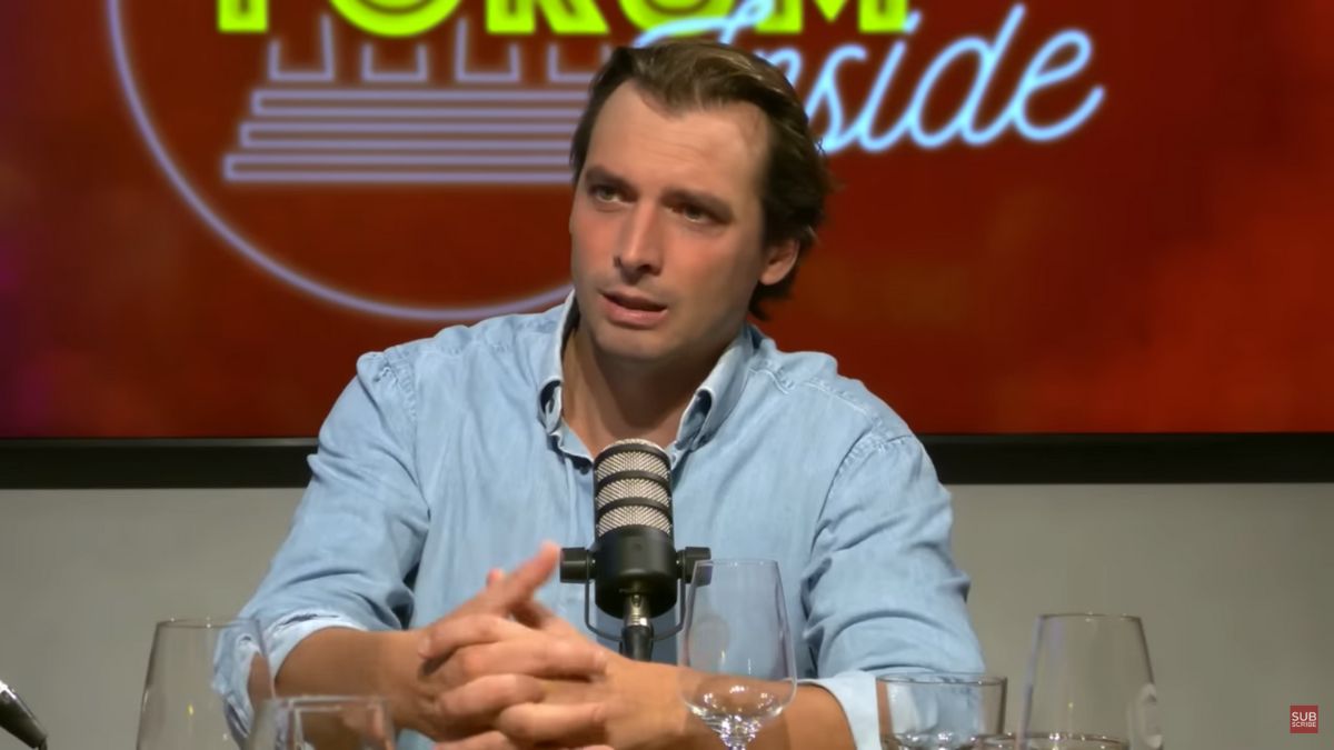 ‘Totaal gescript en in scène gezet’ debat: Non-binaire Bram noemde Baudet eerder ‘nazi’