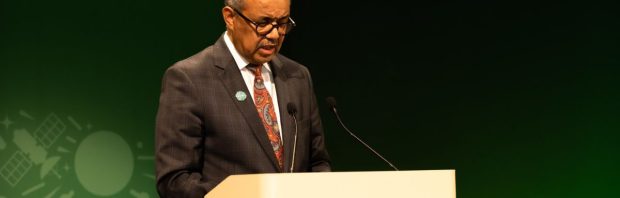 WHO-baas Tedros verklaart de oorlog aan vlees en landbouw