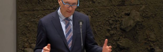 Kuipers kiest vlak voor cruciaal debat en parlementaire enquête voor ‘vlucht naar buitenland’