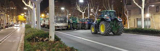 Kijk: Enorm boerenprotest legt Spaanse hoofdstad lam