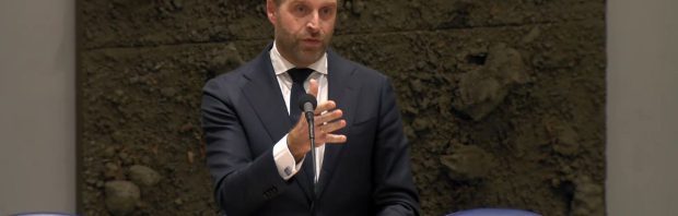 Flashback: Minister Hugo de Jonge noemt dodelijke bijwerkingen ‘huis-tuin-en-keukenklachtjes’
