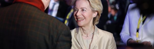 Uithaal naar Von der Leyen: ’terwijl haar kinderen veilig zijn stuurt ze andermans kinderen lachend naar de slachtbank’