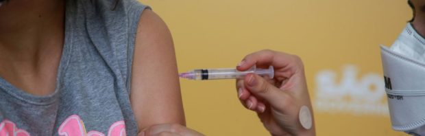 Waarom de massamedia nu worden ingezet om het idee van verplichte vaccinatie te verspreiden