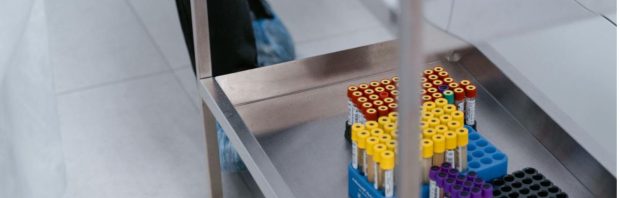 Arts waarschuwt: dit is wat er gebeurt met patiënten die gevaccineerd bloed krijgen