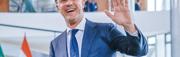 Kijk: Rutte heeft grootste lol om zijn WEF-tasje – ‘Het is toch werkelijk niet om aan te zien?’