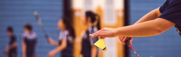 Kijk: Badmintontalent (17) zakt plotseling in elkaar bij duel en overlijdt