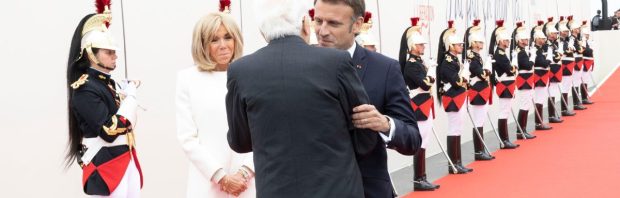 Aartsbisschop veroordeelt Satanische Spelen, noemt Macrons vrouw een travestiet en Michelle Obama een gespierde man