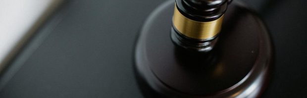 Huisarts die coronapatiënten genas in hoger beroep na ‘bizarre’ uitspraak