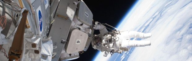 Astronaut legt mysterieuze rode lichten in de atmosfeer vast vanuit de ruimte