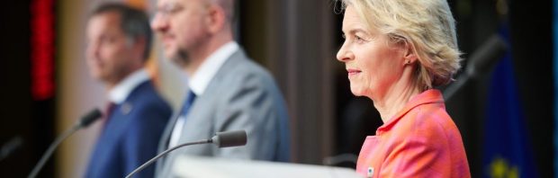 Kijk: Europarlementslid houdt verpletterende tirade tegen Von der Leyen: ‘U hoort in de gevangenis!’