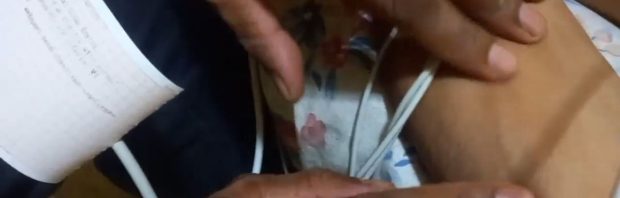 Filmpje: Arts behandelt slachtoffer van de biowapens – ‘Laat niemand je wijsmaken dat het bijwerkingen zijn’