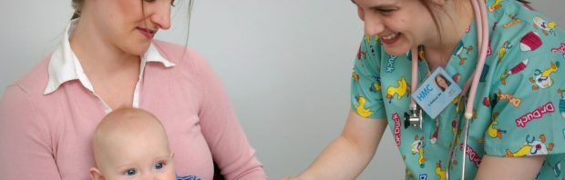 Het heeft geen enkel nut om baby’s een hepatitis B-vaccin te geven, waarom doen we het dan toch?