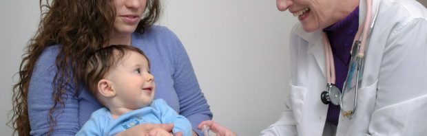 Waarom krijgen baby’s een hepatitis B-prik? ‘Er wordt een oorlog gevoerd tegen onze kinderen’