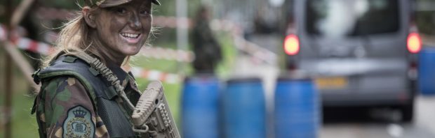 Luchtmachtofficier na het lezen van onthutsend boek over de macht achter de macht: ‘Het klopt niet’